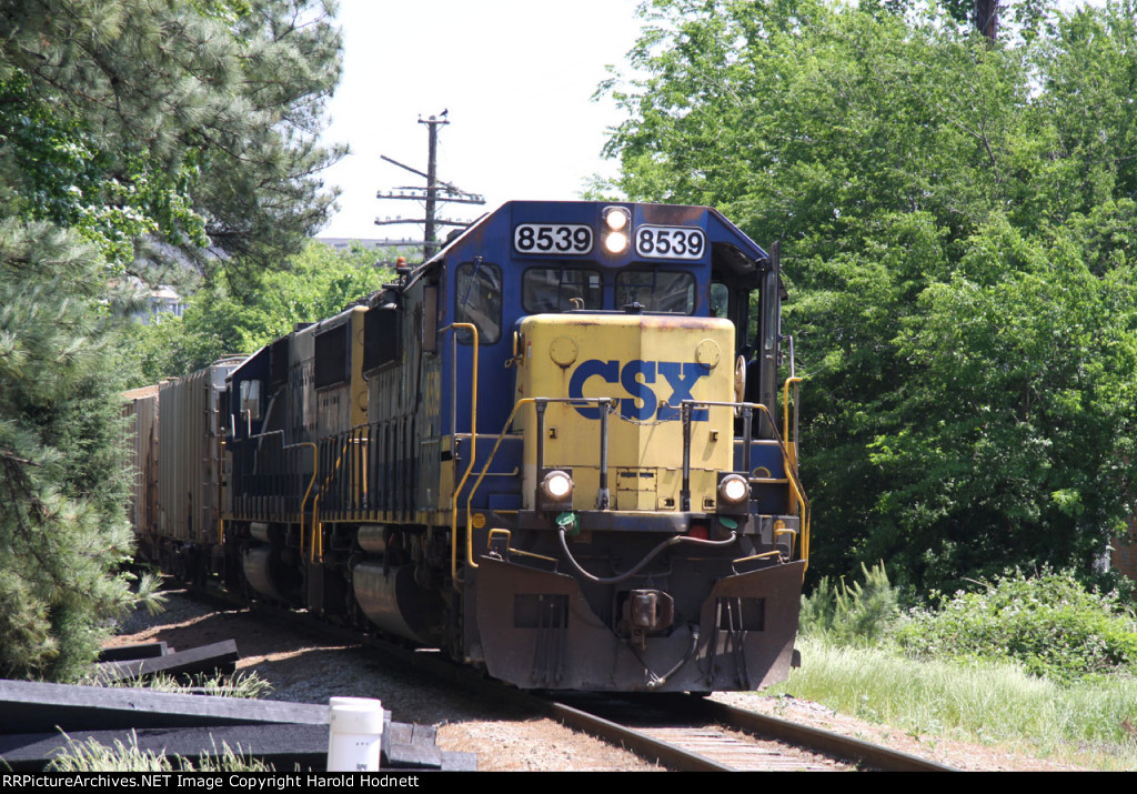 CSX 8539 leads train F741 out of the yard